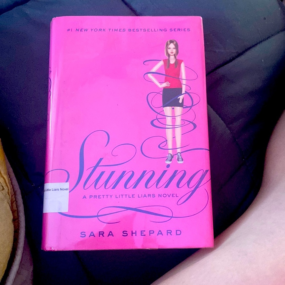 A pretty little liars book